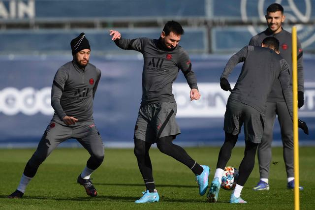 王哲林糟糕表现惹怒全国球迷 被骂上热搜第一